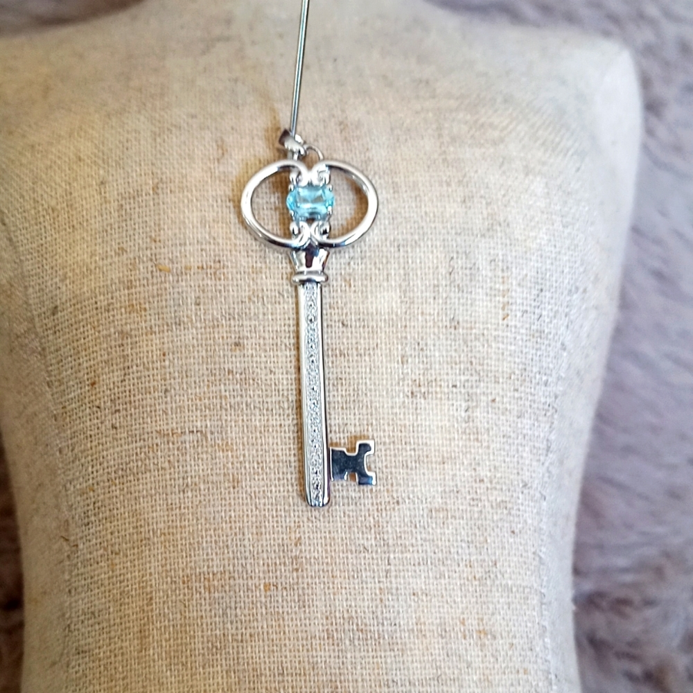 Elegant Silver Key Pendant Necklace
